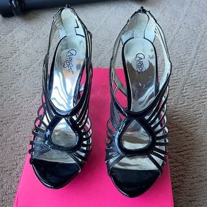 Women’s Carlos Santana black strappy heel shoes. 4 inch patent leather.